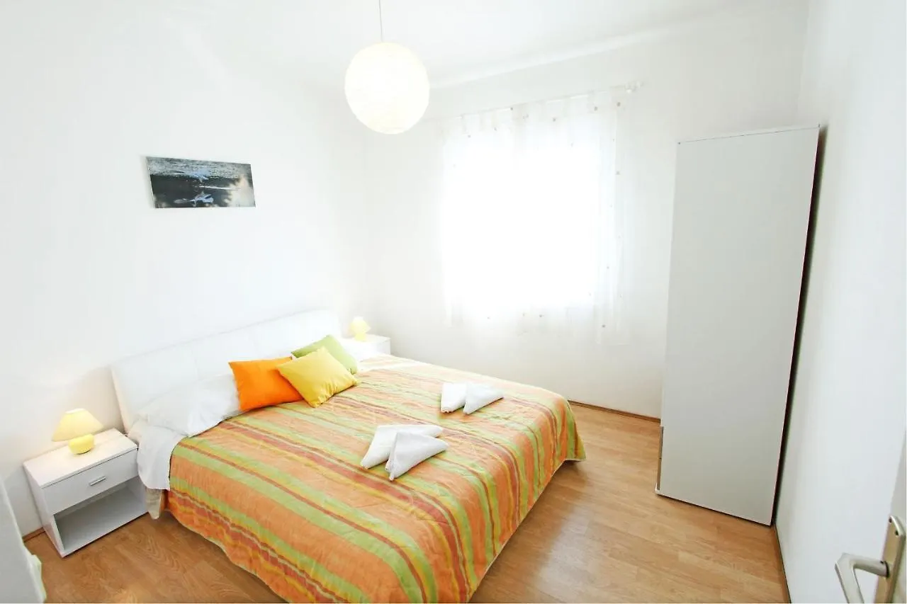 Apartments With A Parking Space Nin, Zadar - 5797 0*, 宁