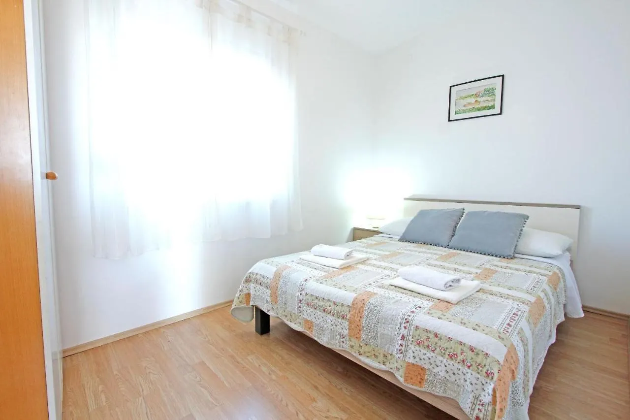 Apartments With A Parking Space Nin, Zadar - 5797 Croatia