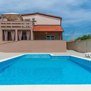 Apartman Krzak, Nin